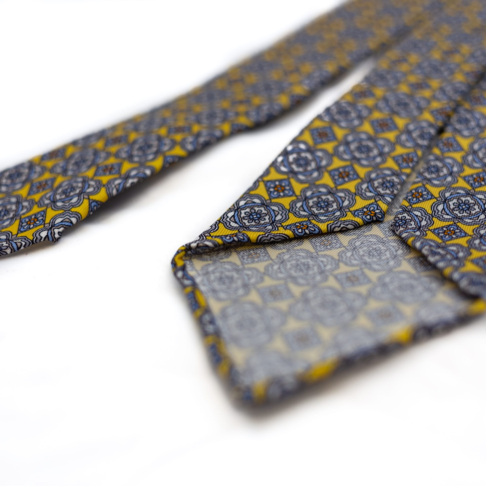 DLA Yellow 5-fold printed silk tie details