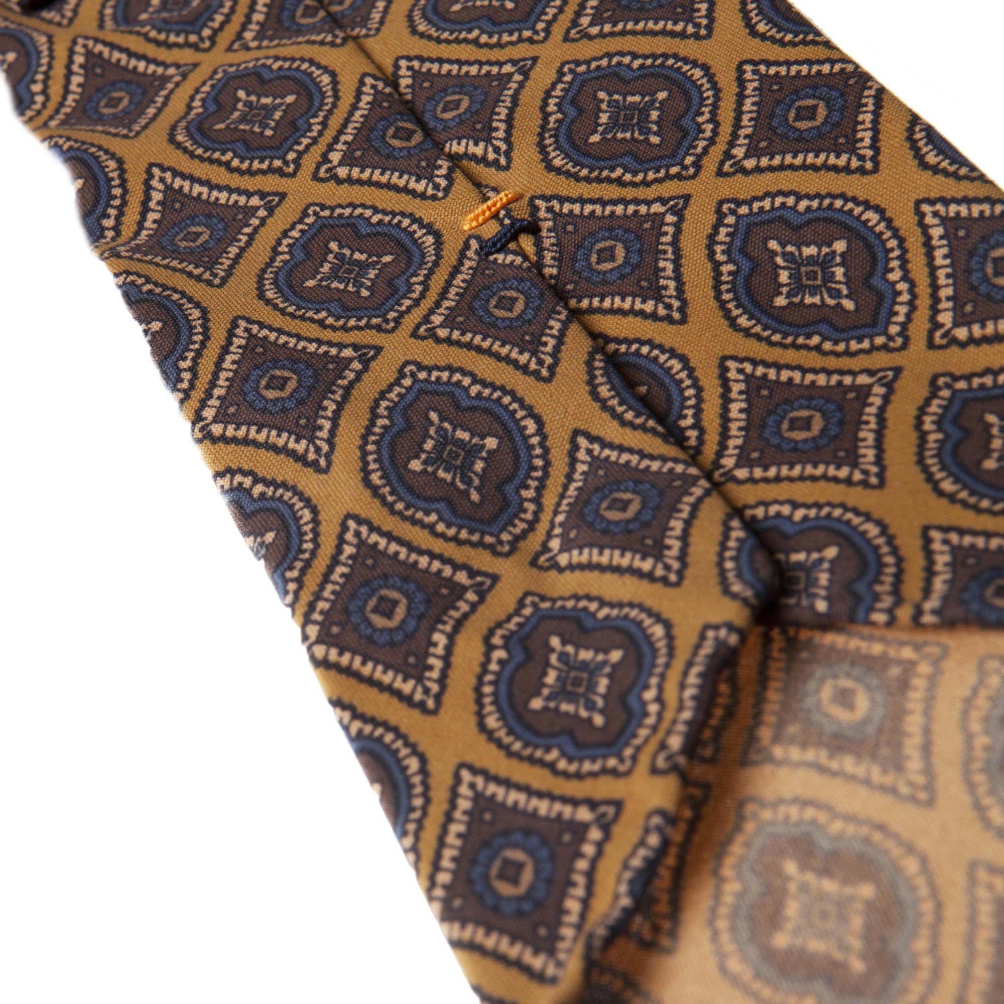 Yellow 5-fold paisley pattern soft silk tie details_2